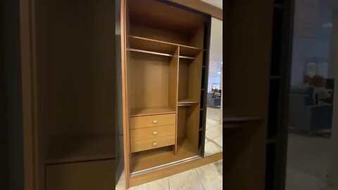 Nosso guarda-roupa Las Vegas é especial, todo em MDF com um ótimo espaço interno.