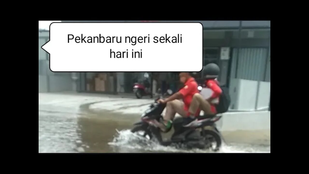 Banjir Pekanbaru hari ini pas lagi jalan-jalan.