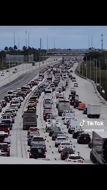 MILES OF HUGE TRAFFIC FLEEING 🇺🇸🚙🛣️🚎🚕ON HIGHWAY IN TAMPA, FLORIDA🚗🛣️🛻💫