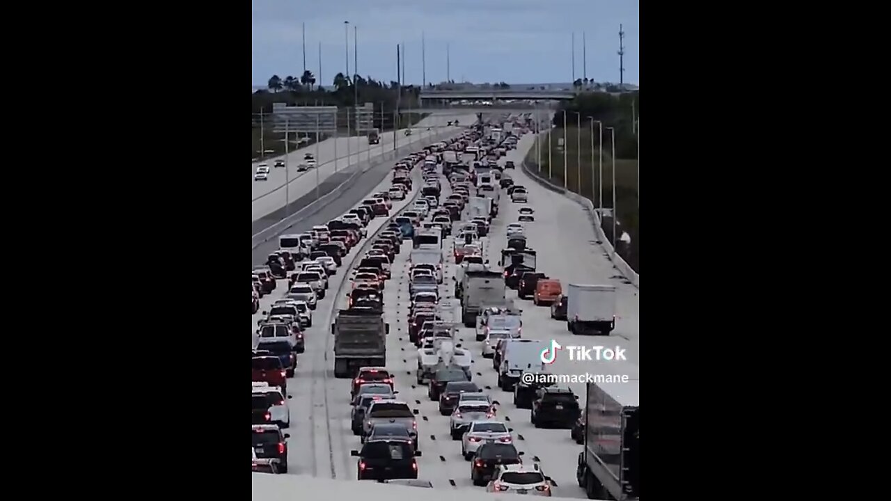 MILES OF HUGE TRAFFIC FLEEING πΊπΈππ£οΈππON HIGHWAY IN TAMPA, FLORIDAππ£οΈπ»π«