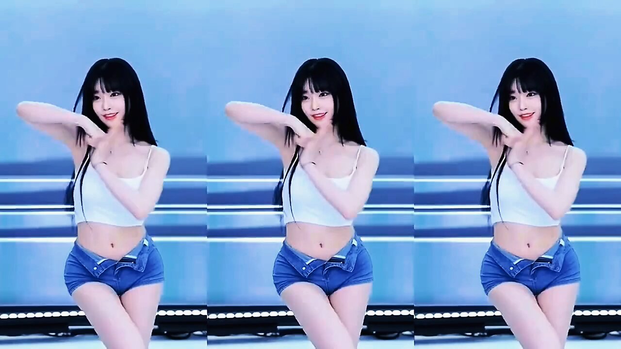 Korean Female Anchor Hot Dance 💙