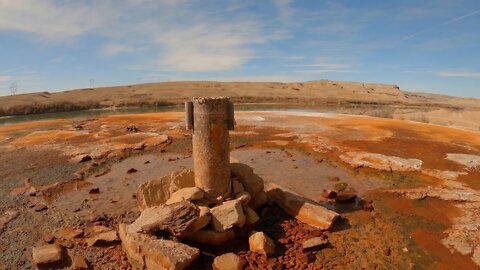 Urban Exploring - Crystal Geyser - Near Green River, UT (Didn't Go Off)