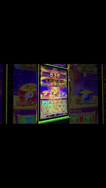 I Don't Know What's Happening!!! #casino #slots #gambling