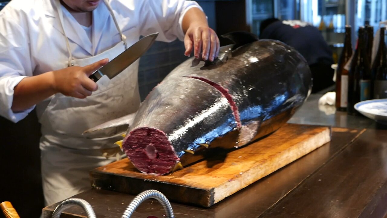 Japanese Food - GIANT BLUEFIN TUNA FISH CUTTING Sashimi Bowl Tokyo Japan