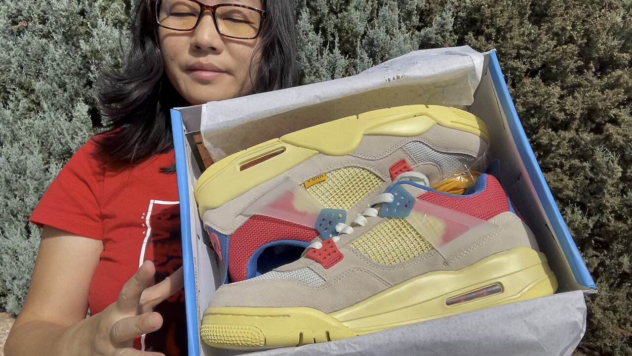 Please tell why this is a pair FAKE air Jordan 4 retro shoes