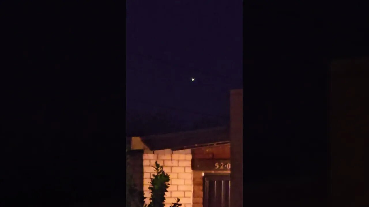 UFO hovering The north side Of TUCSON AZ 10/15/2024 @ 835pm video by Jose lucero