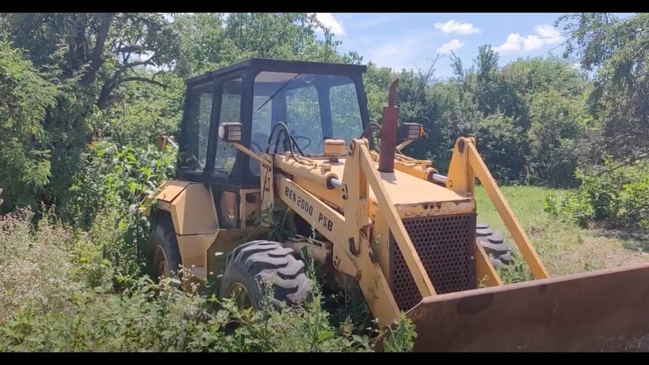 Starting an old Italian Backhoe, 18 000 hours