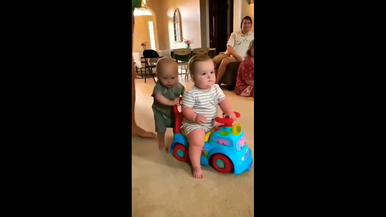 😍😜Funny Kids playing push