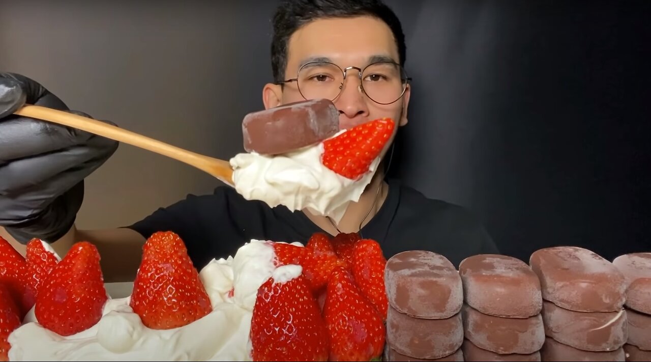 ASMR Strawberry Cream Tico Ice Cream CHOCOLATE DESSERT MUKBANG Eatingsound