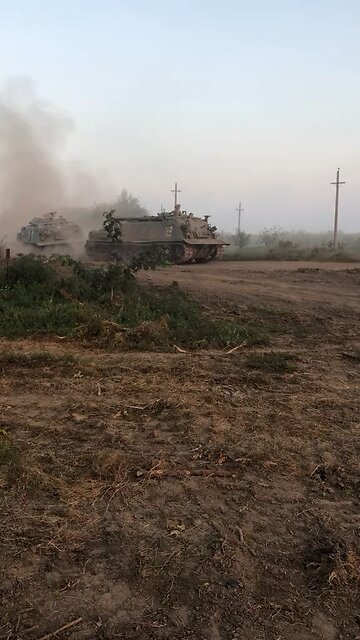 Ukrainian ARV M88A2 Hercules of American production is dragging another M88A2.