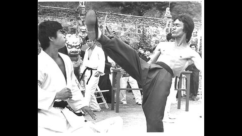 Cross kick Studio Films Bruce Lee Enter the Dragon