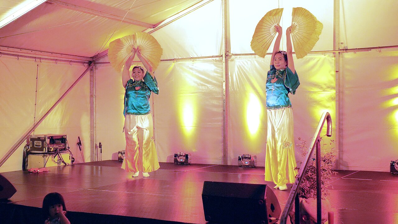 Celebrating Spring Festival fan dance Chung Wah Dancers Western Australia