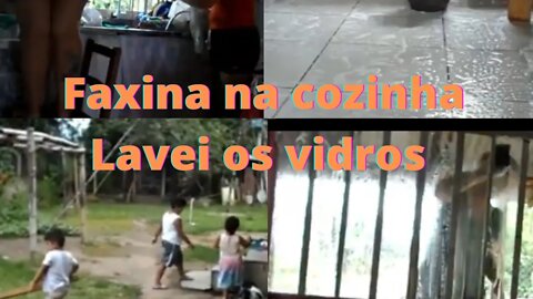 Vlog - Lavei os vidros da cozinha- Lavei o chão da cozinha estava muito suja