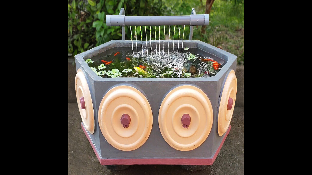 Use plastic lids to make waterfall aquarium and unexpected result