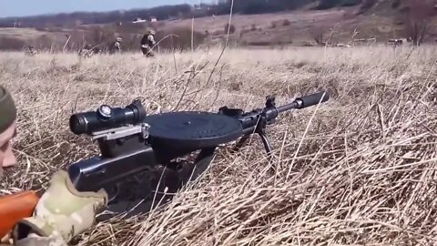 🇺#Ukraine What happens when pre WW2 weapons meet inventive people Ukrainian forces training with