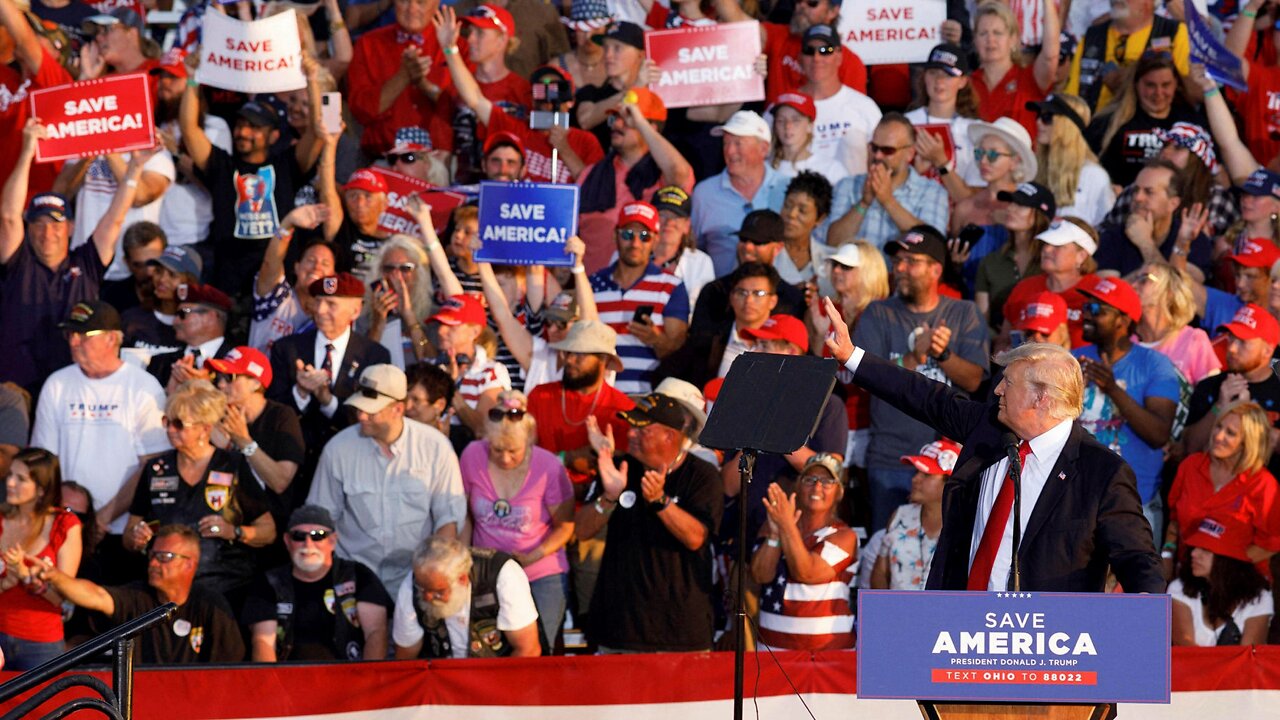 People surrounds Trump at a mass gathered ralley