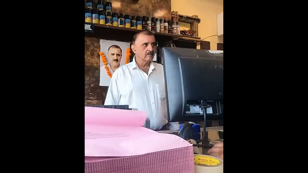 Ghost Prank In Showroom 😂🤣|| Rj Naved#funny#meme#prank#short#shorts#radiomirchi#comedy#shoping_prank