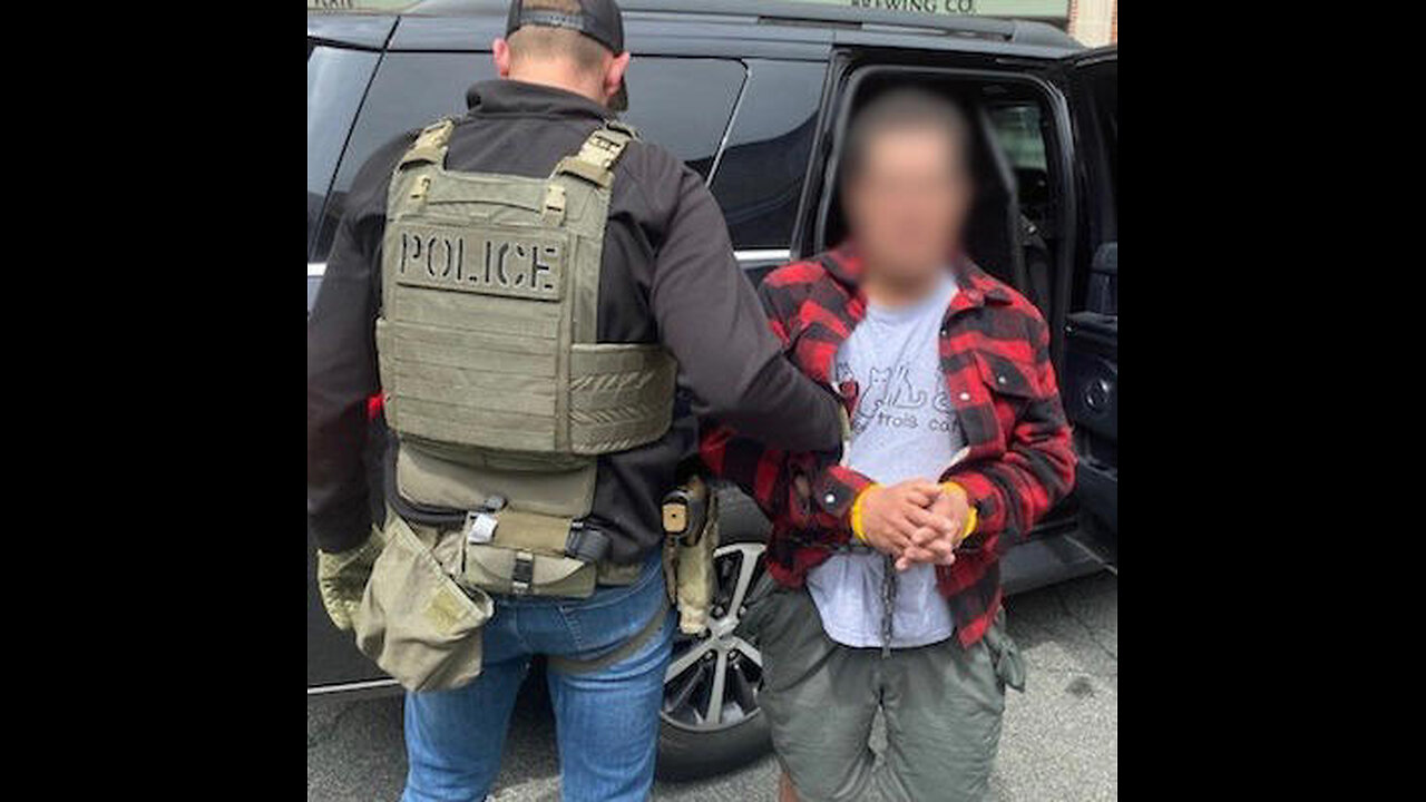 "He was sentenced for murder but showed up at the Border" Columbian killer released to Massachusetts