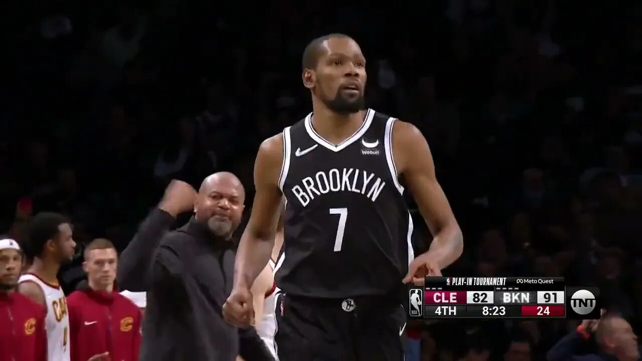 Jay-Z Throws a NASTY Face REACTION after KD Nailed that Impossible Bucket!