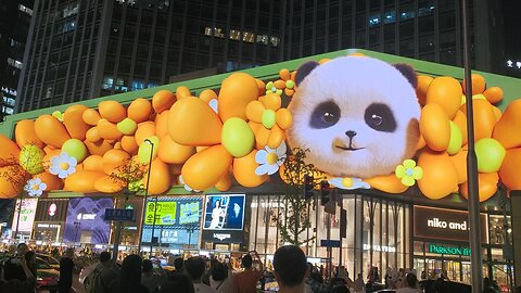 Night tour of Chunxi Road in Chengdu