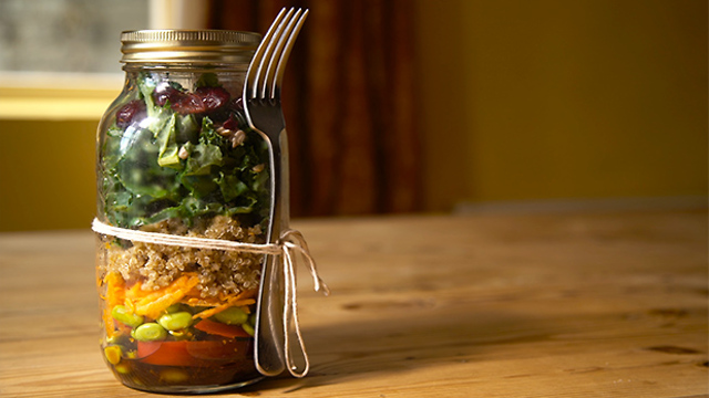 Quinoa, kale and red pepper jar salad