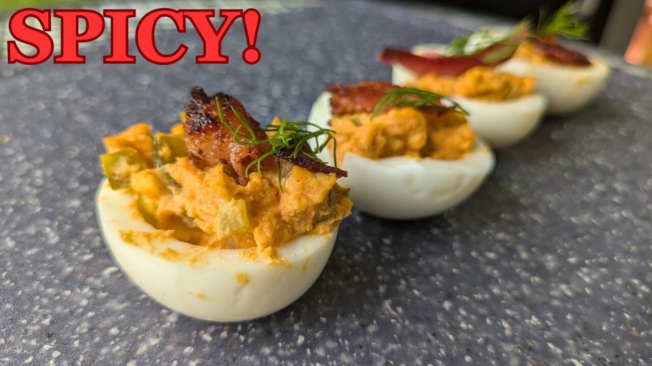 Easy Spicy Deviled eggs with Bacon