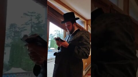קביעת מזוזה אצל הנגיד הרה"ח ר' אלימלך זאקס נ"י בווייט לייק Mezuzah dedication by neighbor