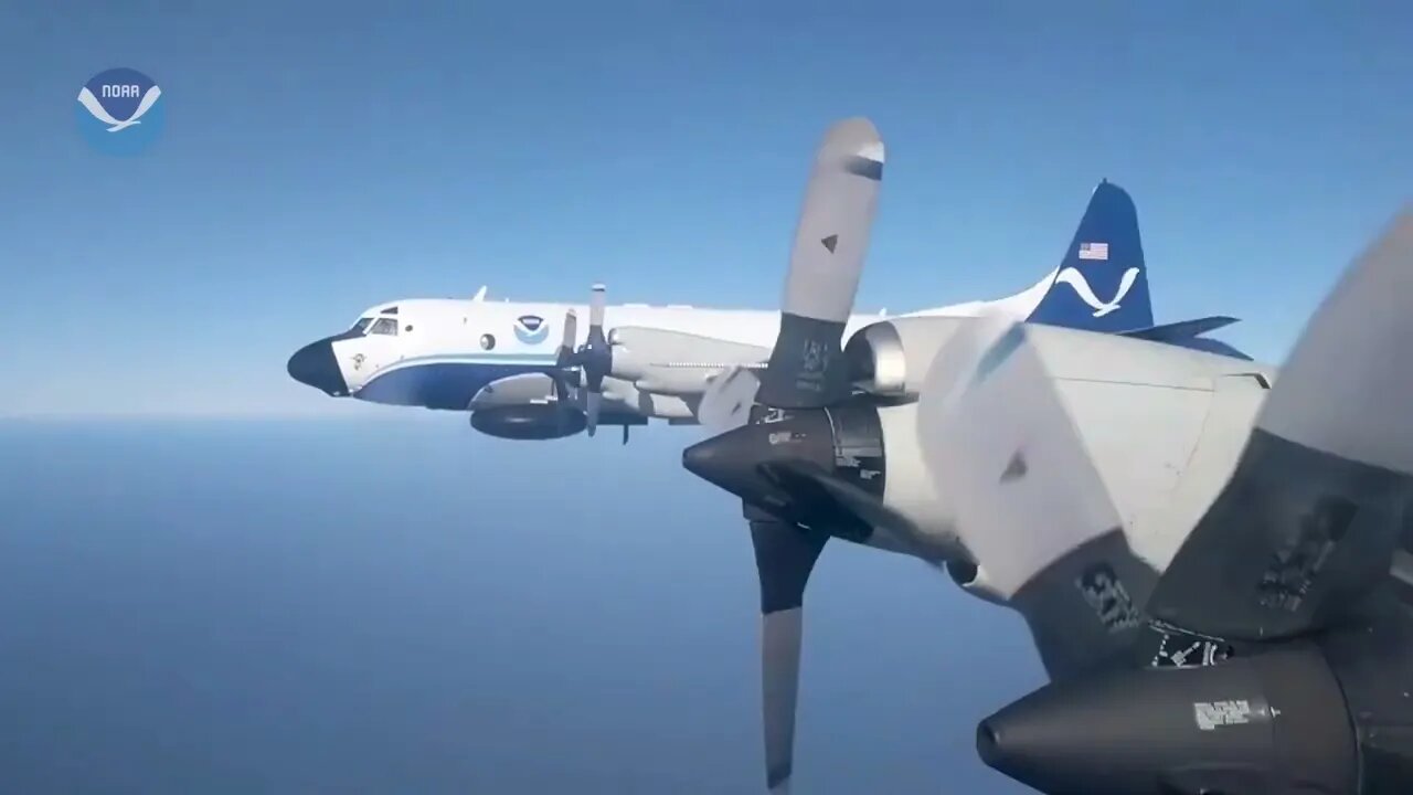 Watch NOAA's Hurricane Hunters Fly Into the Eye of a Monster