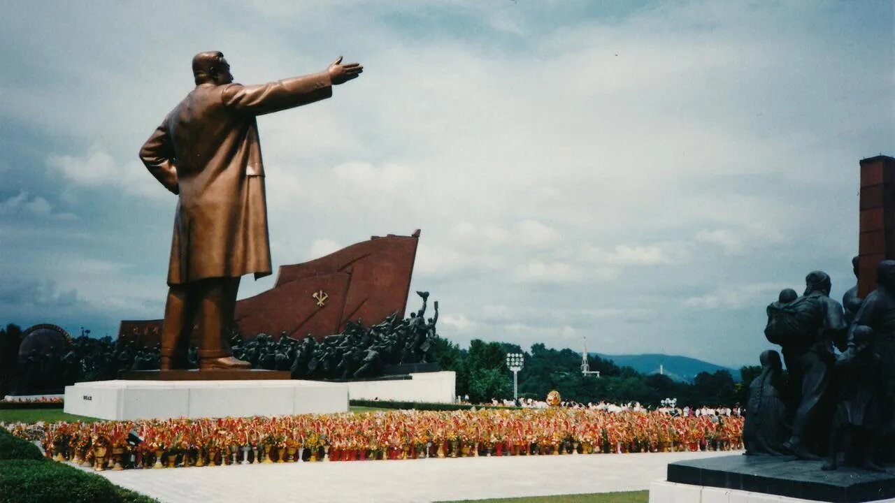 Doku Nordkorea zwischen Führerkult und Autoscooter, Im Märchenland Kim Jong-uns.