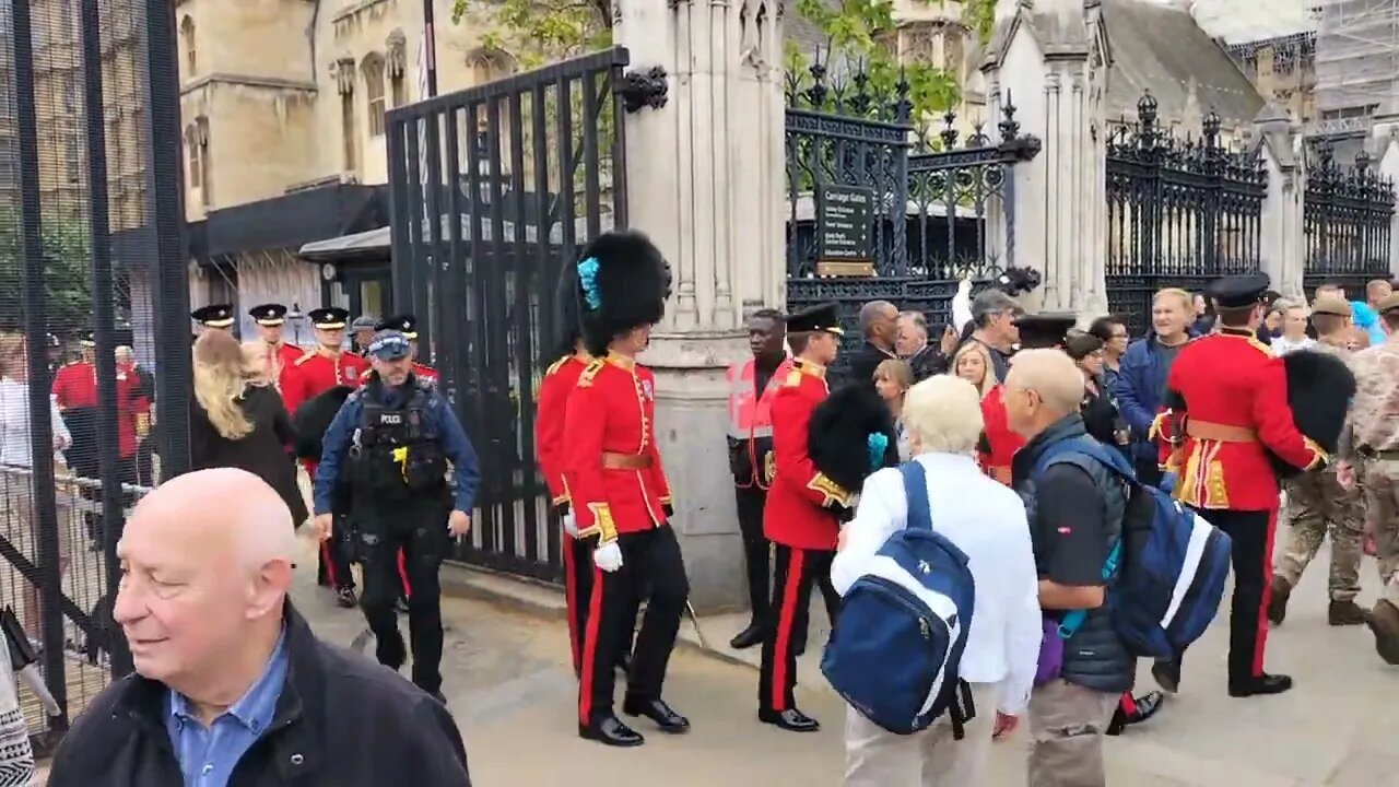 The Queen's guards leaving Westminster Hall 25/09/22 #thekingsguard