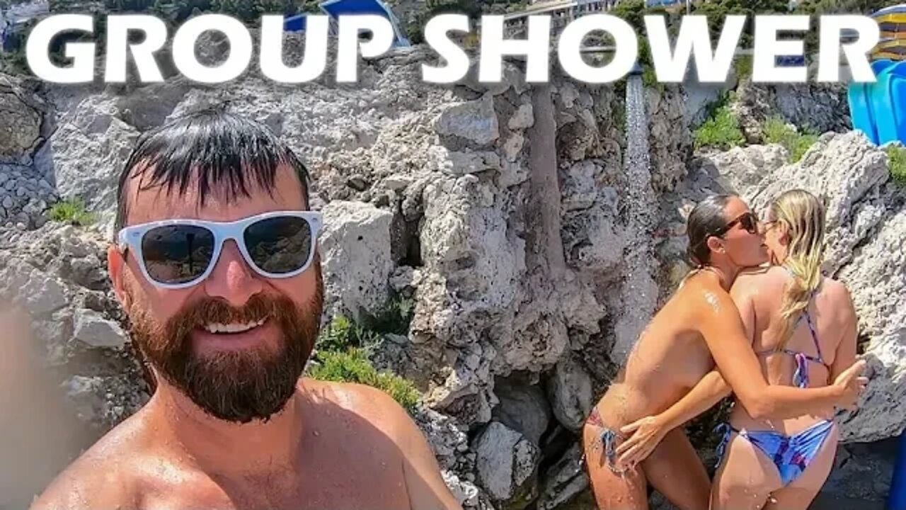 Group Shower on The Isle of Capri - S4:E18