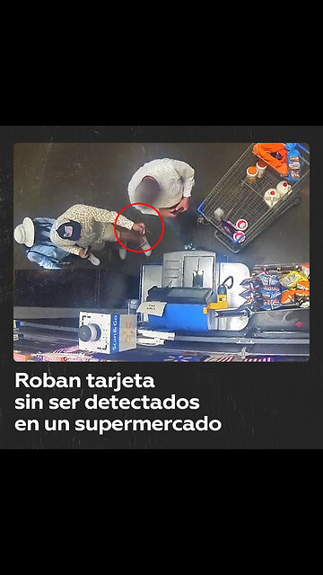 Ladrones roban la tarjeta bancaria que un comprador tenía en su billetera sin que se dé cuenta
