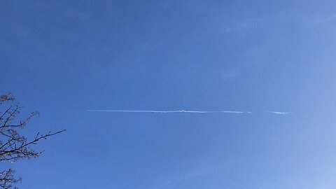 White Lines from planes on sky 18/01/2023 Wales 🏴󠁧󠁢󠁷󠁬󠁳󠁿