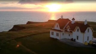 Julie Snyder présente sa magnifique maison des Îles-de-la-Madeleine