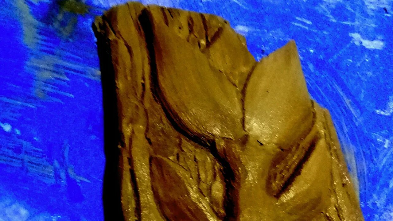Esculpindo 2D em gesso com cimento.