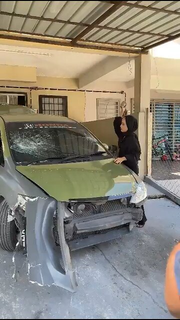 🚨 Woman Destroys Her Own Car Rather Than Face Repossession—What Was She Thinking?