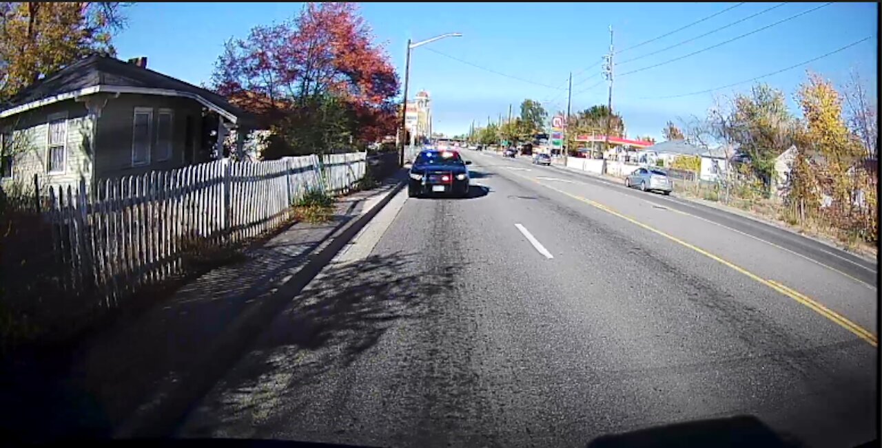 Crazy Biker Speeds Down Turn Lane, Cops Give Up Chase