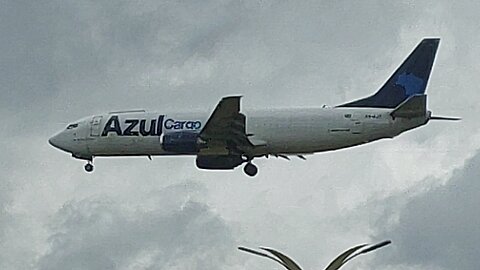 Boeing 737-400F PR-AJZ na aproximação final vindo de Campinas para Manaus