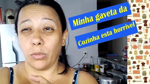 Arrumando a gaveta da cozinha/Familia Flima