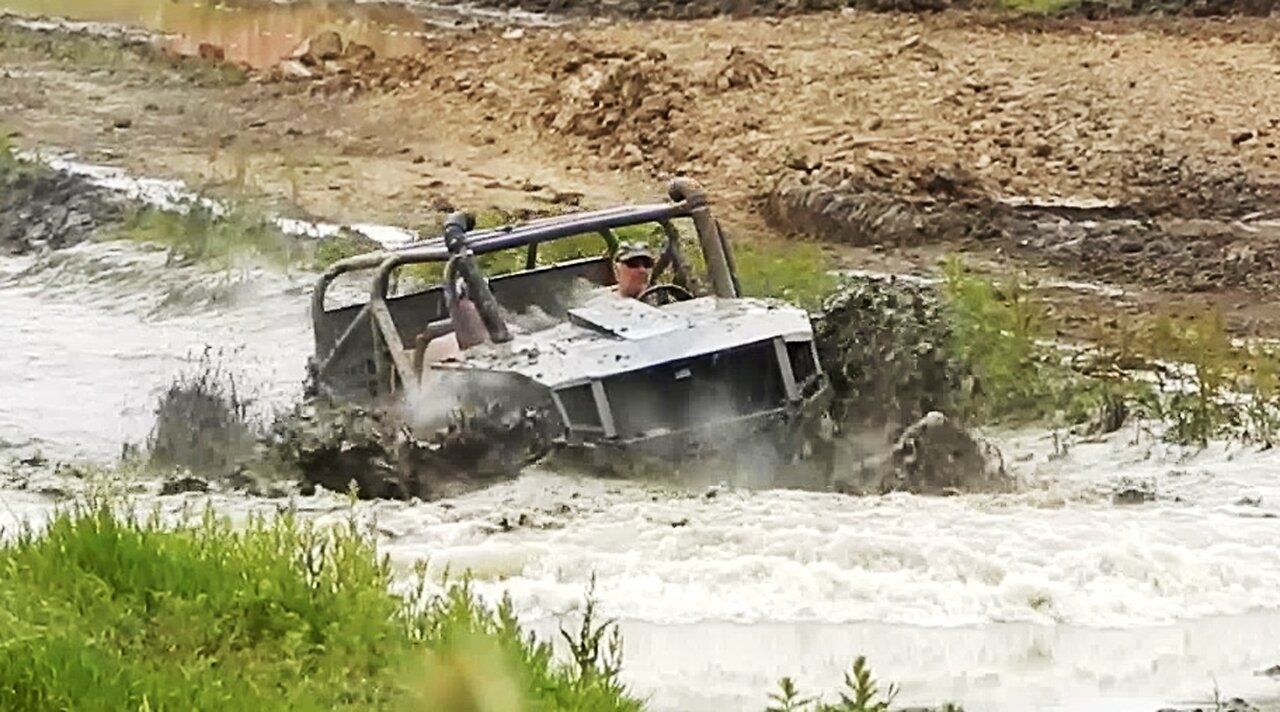 Cool Mudrunner Mud Truck Epic Driving through Deep Mud Hole