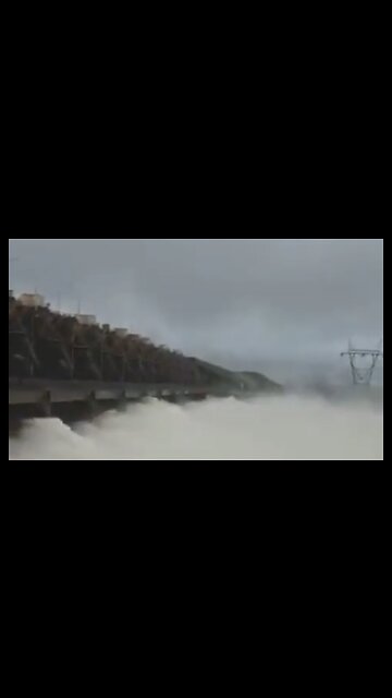 3 Gorges Biggest Dam In China 🇨🇳 Ready To Take A Shit