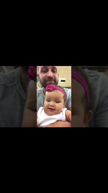 MEU LINDO E NOVO LAÇO NA CABEÇA - BEBE MUITO FOFA COM O SEU TITIO NO SHOPPING UMA GRACINHA VEJA ! !