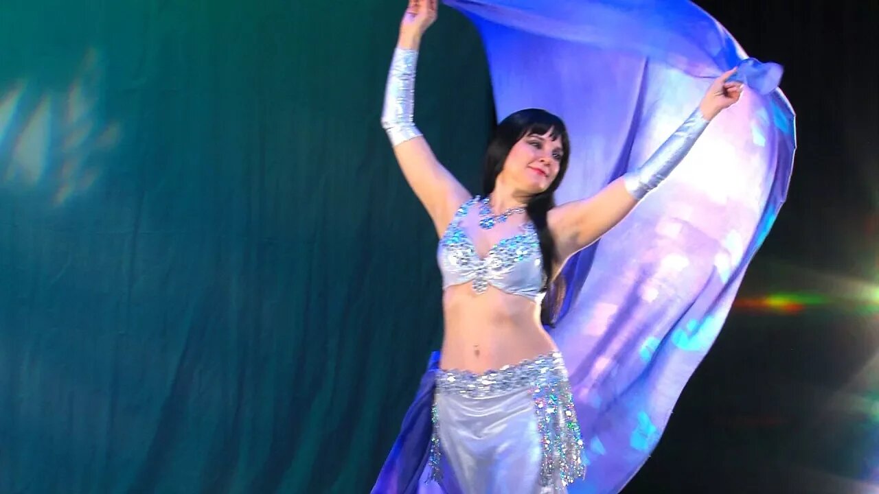 Tanna Valentine - belly dance veil improvisation