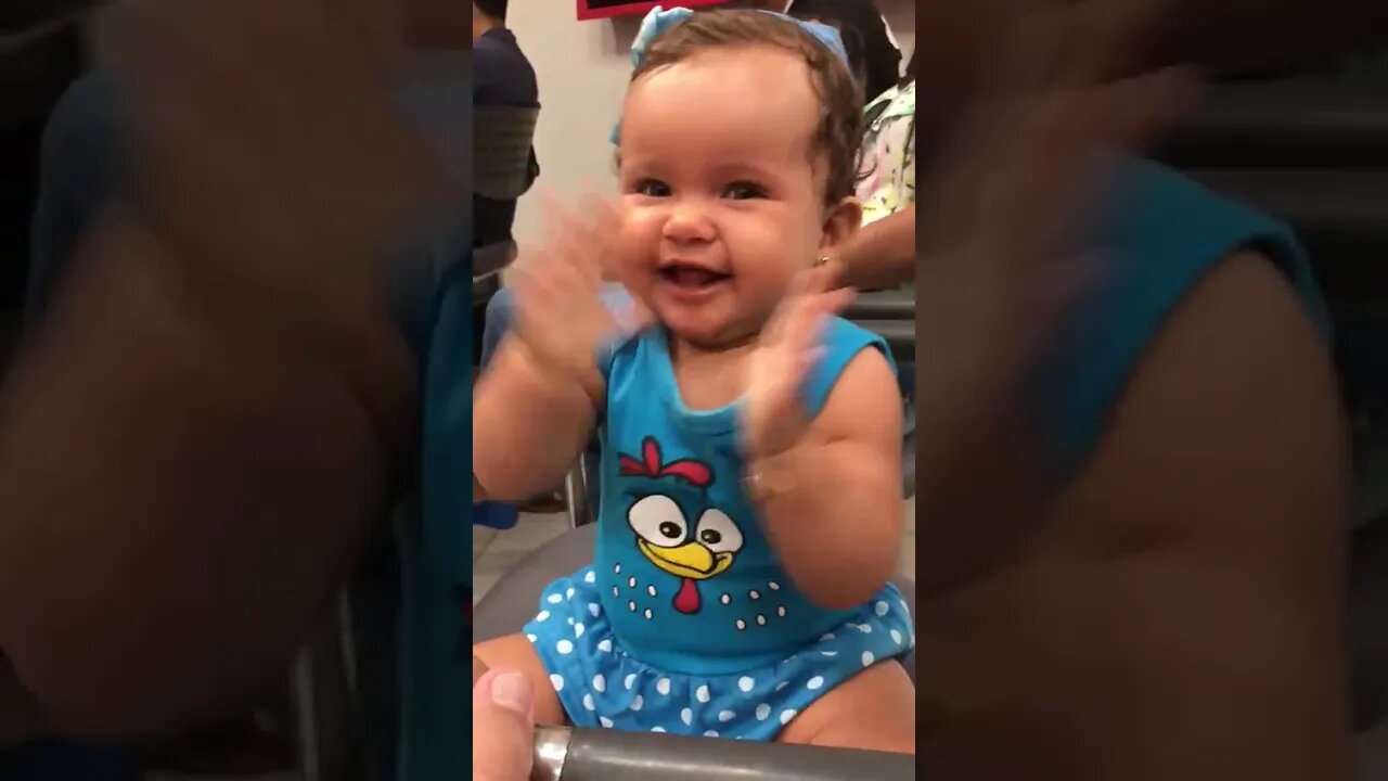 Vestida de galinha pintadinha e batendo Palminha #shorts #linda #bebe #viral