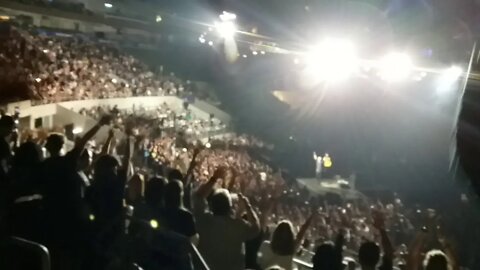Bryan Adams se despedindo no final do Show em São Paulo