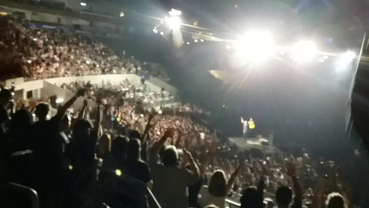 Bryan Adams se despedindo no final do Show em São Paulo
