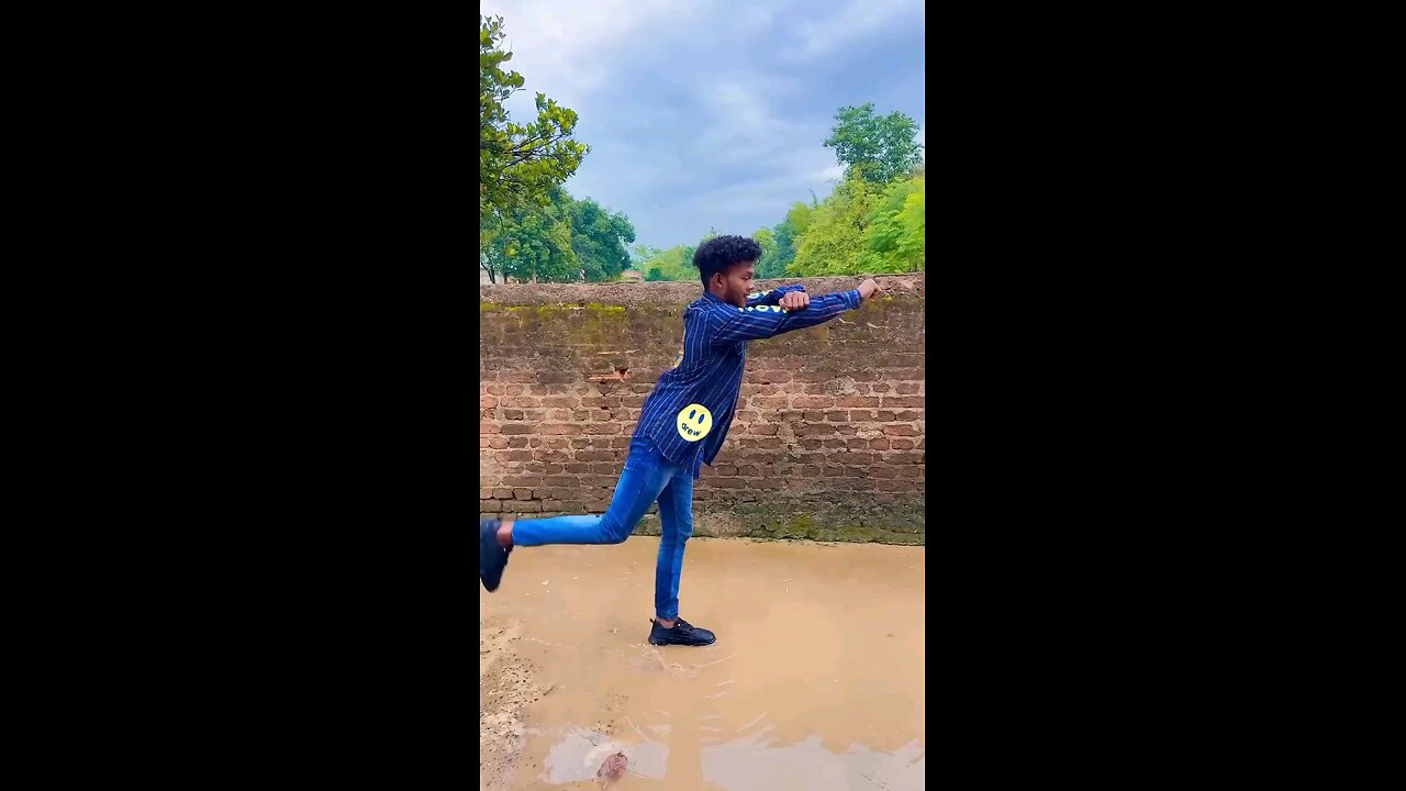 YE BHI KOI DANCE KARNE KI JAGHAA HAI KYA 🤣🤣😂 #comedy #official_shahbaj_009 #song #dance