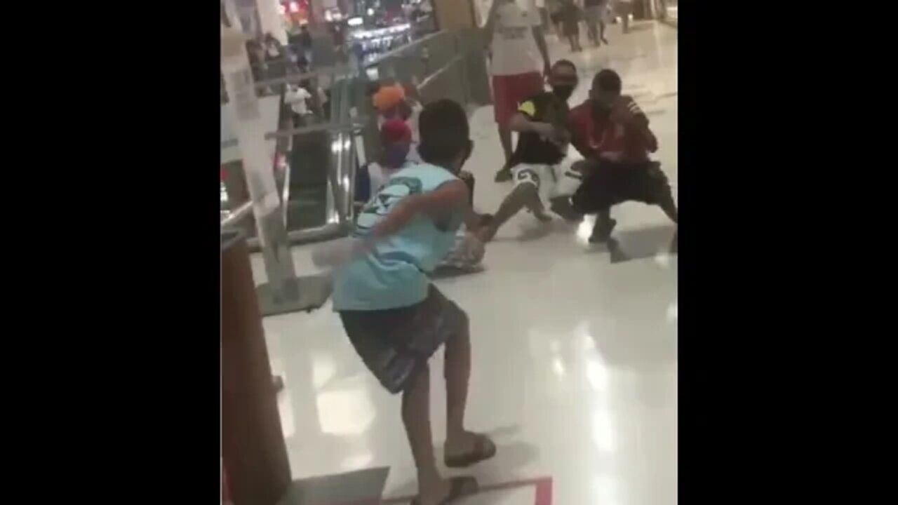 FUI NO SHOPPING COM MEUS AMIGOS !! *passamos vergonha* ( MEMES )