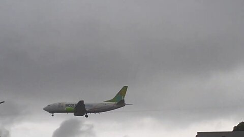 Boeing 737-400 PP-YBD na aproximação final antes de pousar em Manaus vindo de Brasília