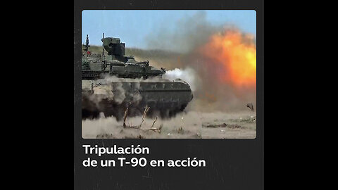 Tanques rusos disparan contra blindados enemigos
